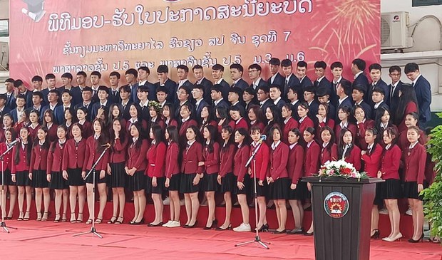 ໂຮງຮຽນພາກເອກະຊົນ ເປີດສອນພາສາຈີນເພີ່ມ ພ້ອມຮັບຄູພາສາຈີນຫຼາຍ