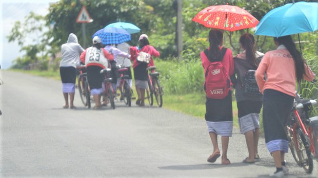 ຜົລຈາກພິດເສຖກິຈ ເຮັດໃຫ້ນັກຮຽນ ປະລະການຮຽນ ຫຼາຍຂຶ້ນ
