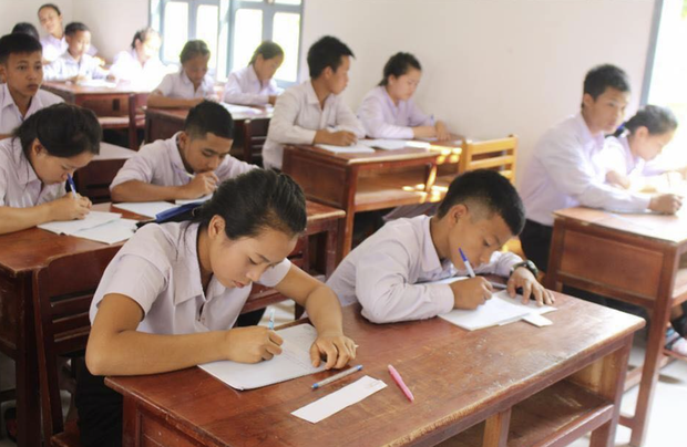 ນັກຮຽນ ປະລະການຮຽນ ເພື່ອຊອກເຮັດວຽກ ຫຼາຍຂຶ້ນ