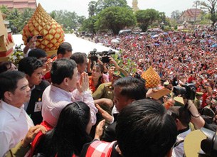 F-Taksin-new-year-laos