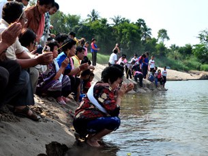F-mekong-worship