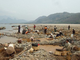 F-Gold-panning-Nam-Ou F-Gold-panning-Nam-Ou