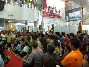 F-protest-morning-market F-protest-morning-market