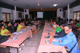 F-thai-villagers-meeting F-thai-villagers-meeting