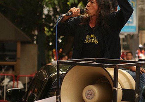 ທ່ານ ນິວັດ ຣ້ອຍແກ້ວ ແກ່ນນຳເຄືອຂ່າຍ ປະຊາຊົນ ຈາກ 8 ແຂວງ ລຸ່ມ ແມ່ນ້ຳຂອງ ຂອງໄທ