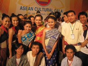 F-lao-university-students F-lao-university-students