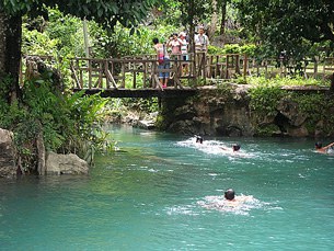 F-tourist-enjoy-vangvieng F-tourist-enjoy-vangvieng