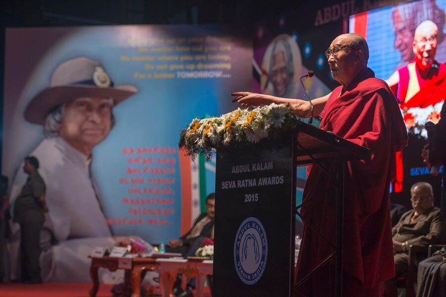 རྒྱ་གར་གྱི་སྲིད་འཛིན་ཀ་ལམ་དམ་པའི་མཚན་ཐོག་གི་སྤྱི་ཚོགས་ཕན་བདེའི་བྱ་དགའ་༧གོང་ས་མཆོག་ལ་འབུལ་སྐབས། ༢༠༡༥།༡༡།༩
