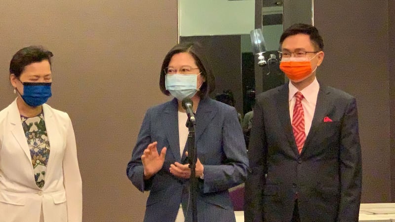 总统蔡英文7日受访时,针对达赖喇嘛提出“访问台湾”的生日心愿,只表示外交部已表达立场。(记者夏小华摄)