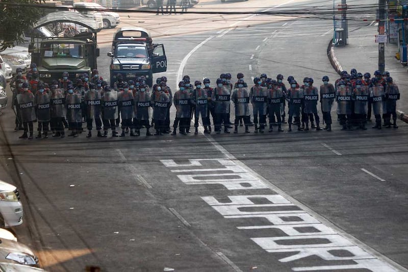/english/multimedia/police-shooting-at-protesters-gallery-02282021224916.html/003.jpg