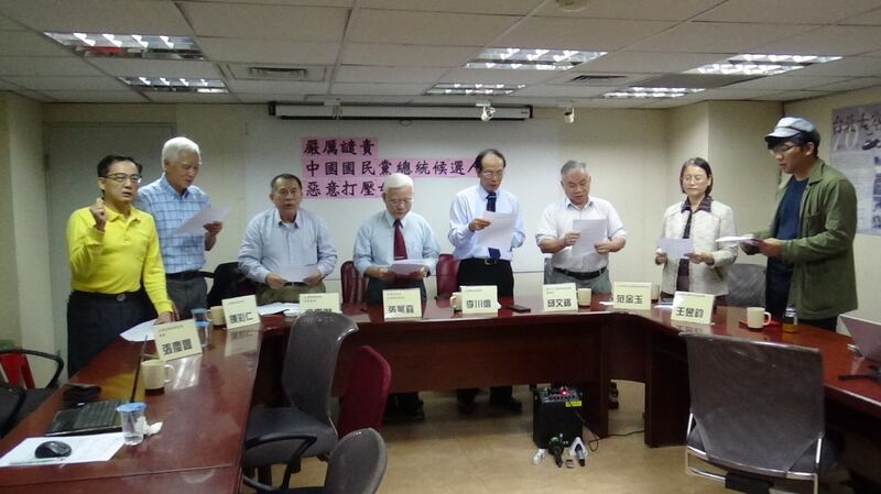 台湾本土社团6日召开记者会谴责韩国瑜恶意打压母语。(记者夏小华摄)