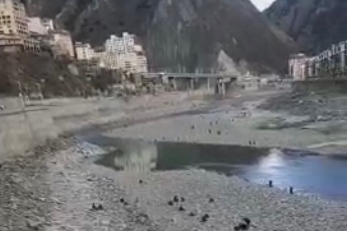 བཀག་ནས་ཡོད་པའི་ཉག་ཆུ་གཙང་པོ།
