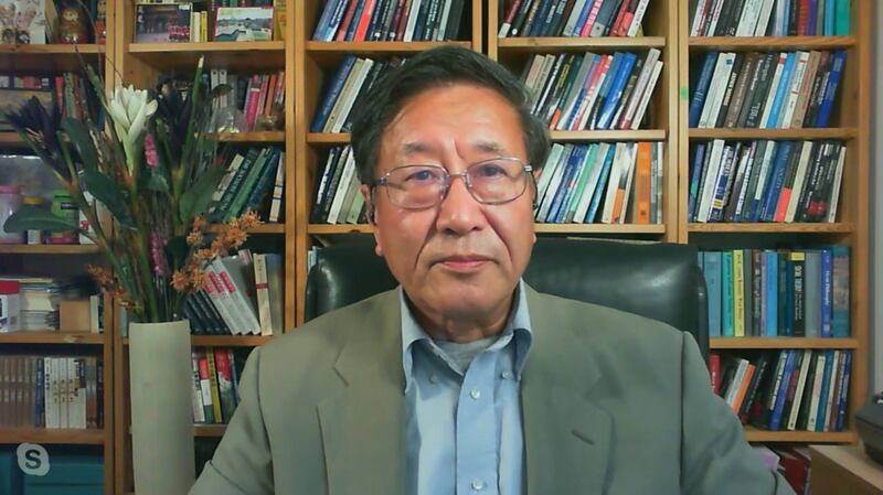 旅美经济学家程晓农总结,中共过去40多年执政“改革强化独裁、独裁逼死经济”。(截屏自节目)
