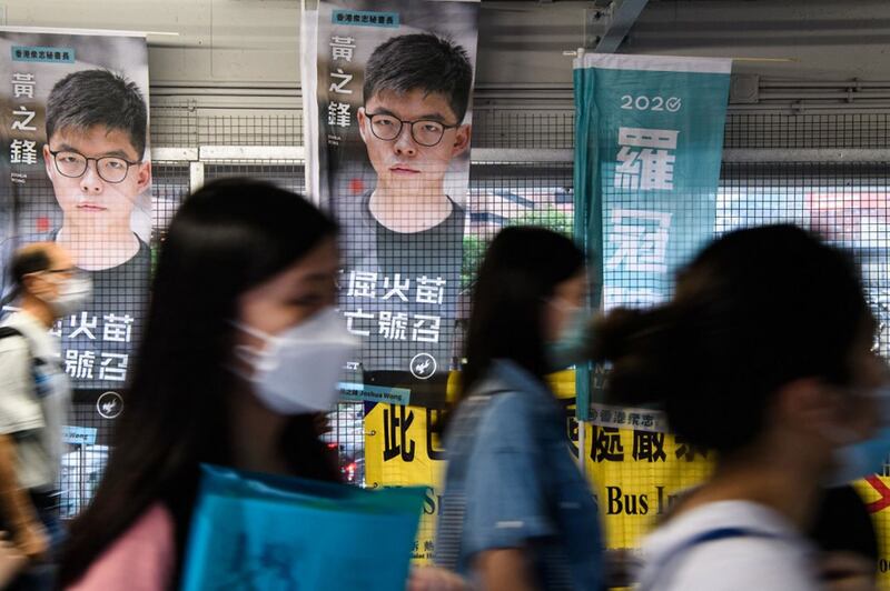 港澳办及中联办批评有团体计划在本月14日发起罢课公投,反对港版国安法。港澳办提到,香港教育已严重偏离一国两制,又点名批评黄之锋、梁家杰等人,称他们煽动港独和鼓吹暴力。(法新社图片)
