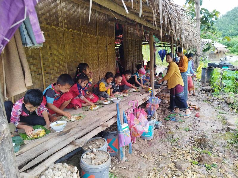 ကရင်နီစစ်ဘေးဒုက္ခသည်စခန်းတစ်ခုမှ ကလေးငယ်များအား ၂ဝ၂၃ ခုနှစ် နိုဝင်ဘာလနှောင်းပိုင်းက တွေ့ရစဉ်။ (ဓာတ်ပုံ - ကရင်နီပြည် စစ်ဘေးရှောင် ကူညီစောင့်ရှောက်ရေးကွန်ရက်)