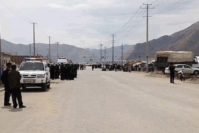 ཀན་ལྷོ་ཀླུ་ཆུ་རྫོང་ས་གནས་རྒྱ་ནག་གི་སྤྱི་བདེས་ས་གནས་བོད་མིའི་ཉོས་ཡོད་པའི་ས་ཆ་མི་ཉུང་བ་བཙན་འཕྲོག་དང་བོད་མི་༡༥ཙམ་འཛིན་བཟུང་བྱས་འདུག