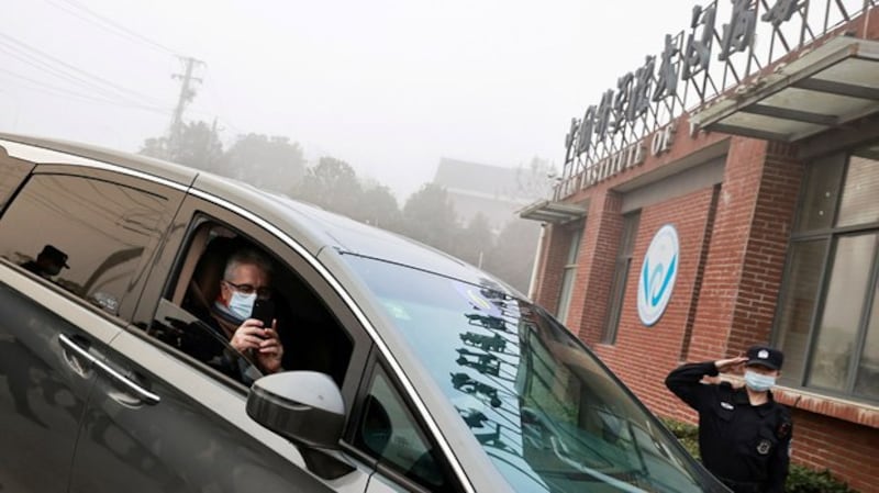 世界卫生组织专家抵达中国武汉病毒研究所进行新冠病毒溯源调查(路透社)