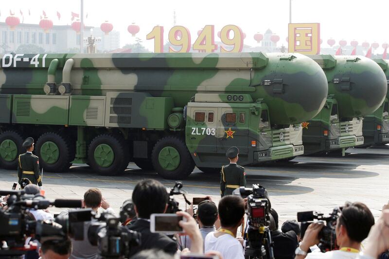 在庆祝中华人民共和国成立70周年的国庆阅兵式上,载有东风-41洲际战略核导弹的军车驶过天安门广场。(路透社资料图片)