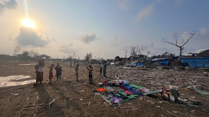 မိုခါ ဆိုင်ကလုန်းမုန်တိုင်းကြောင့် ပျက်စီးသွားသည့် ရခိုင်ပြည်နယ် စစ်တွေမြို့နယ် ဒါးပိုင် ရိုဟင်ဂျာဒုက္ခသည်စခန်းကို ၂၀၂၃ ခုနှစ် မေလ ၁၇ ရက်နေ့က တွေ့ရစဉ်။ (Photo: RFA)