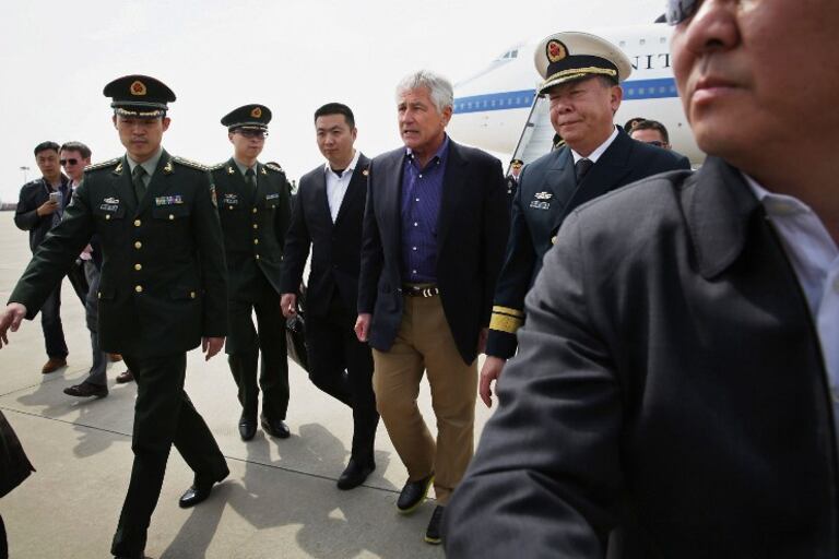 ཨ་རིའི་རྒྱལ་སྲུང་དྲུང་ཆེ་Chuck Hagelམཆོག་རྒྱ་ནག་གི་ཆིན་ཏོ་གནམ་ཐང་ལ་འབྱོར་སྐབས། ༢༠༡༤།༤།༧