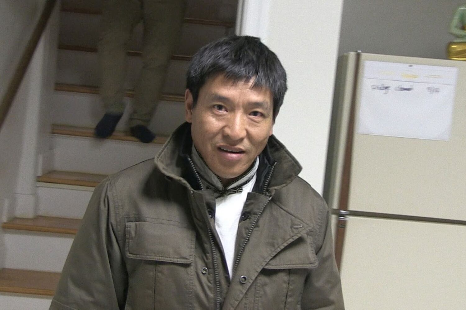 ཨ་རིའི་རྒྱལ་སའི་མངའ་ཁུལ་གྱི་བོད་མི་རྣམས་ནས་ཁོང་ལ་ཕེབས་བསུའི་གསོལ་སྟོན་འདེགས་འབུལ་ཞུས་གནང་ཡོད་པ་རེད།