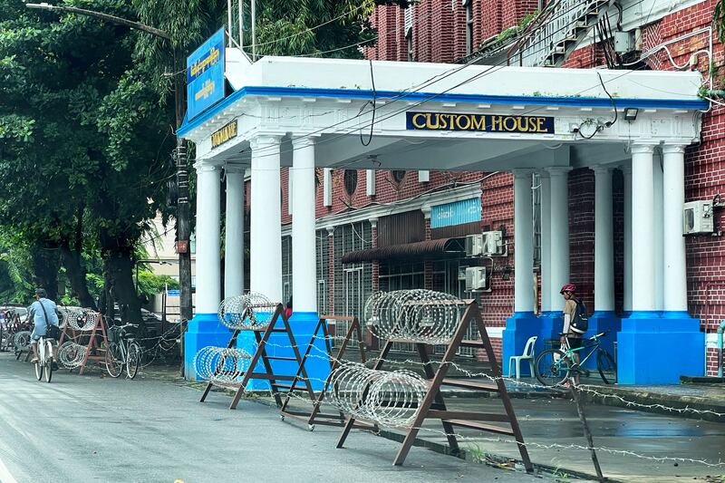 ရန်ကုန်မြို့ ကမ်းနားလမ်းရှိ အကောက်ခွန်ဦးစီးဌာန။