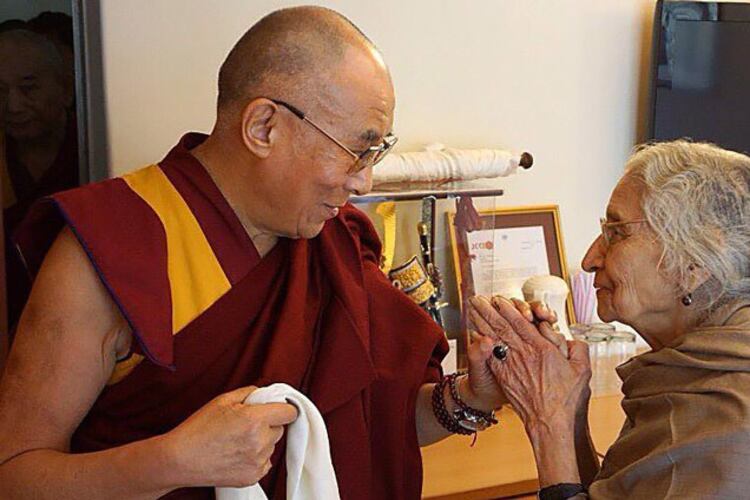 ལྕམ་ ཀ་པི་ལཱ་ ནས་༸གོང་ས་མཆོག་གི་མཇལ་ཁ་ཞུས་སྐབས་ཀྱི་དེ་སྔའི་སྐུ་པར།