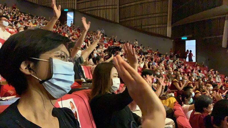 民进党籍立委林岱桦(左一)、国民党籍立委马文君(左二)到场参与净韵三千达赖喇嘛庆寿音乐会。(记者夏小华摄)