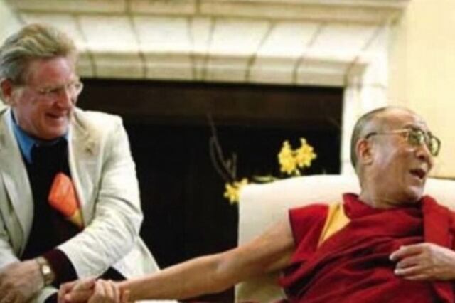 སློབ་དཔོན་རོ་སྦརཌ་ཐར་མན་གྱིས།