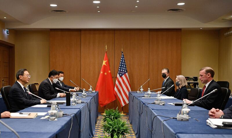 2022年3月14日,美国总统国家安全顾问杰克·沙利文与中共中央外事工作委员会办公室主任杨洁篪在意大利罗马举行会晤。(美联社)