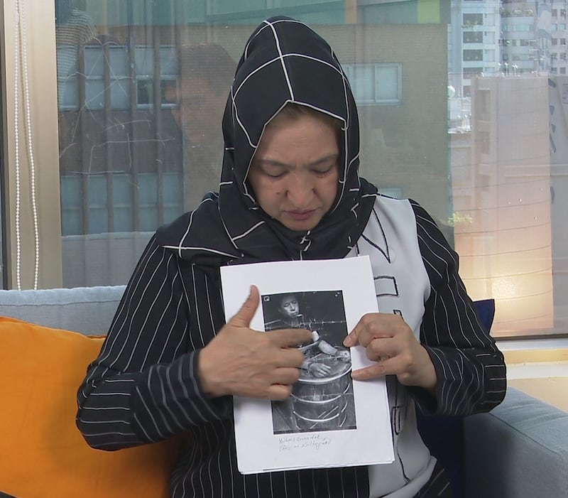 古力巴哈强调在集中营被迫接受洗脑。(记者李宗翰摄)