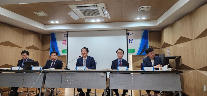 국가안보통일연구원과 21세기전략연구원이 23일 서울에서 '국가안보위기 무엇이 문제인가'를 주제로 개최한 토론회.