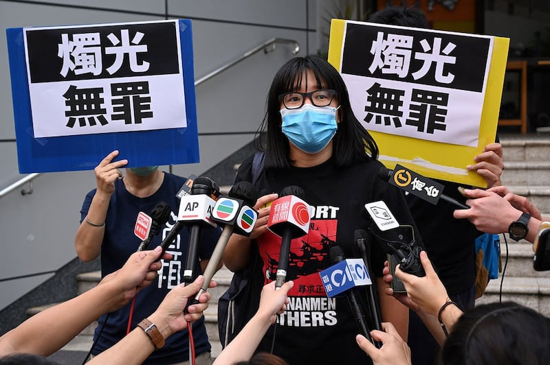 2021年6月5日,香港支联会前副主席邹幸彤在交保释放后对媒体发表讲话。(法新社图片)