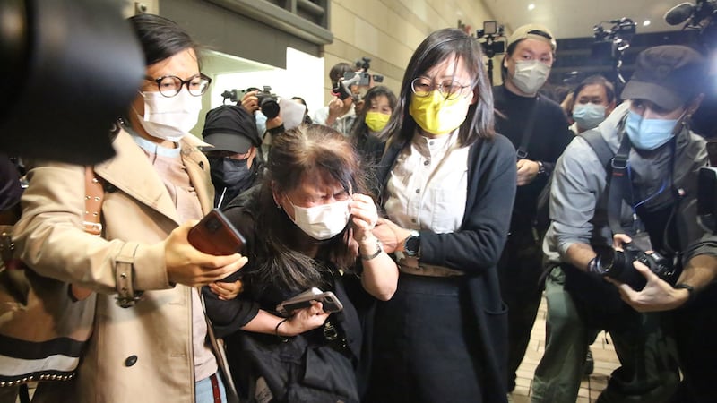 其中一名被告吕智恒的养母,当知道原本获准保释的养子要继续还柙后,情绪激动。 (张展豪摄)