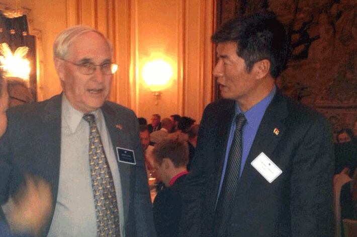 དབུས་བོད་མིའི་སྒྲིག་འཛུགས་ཀྱི་སྲིད་སྐྱོང་བློ་བཟང་སེངྒེ་མཆོག་གིས་ནོར་ཝེའི་ཁུལ་གྱི་གཞུང་དོན་ཕྱོགས་སྐྱོད་མཇུག་སྒྲིལ་གནང་བཞག