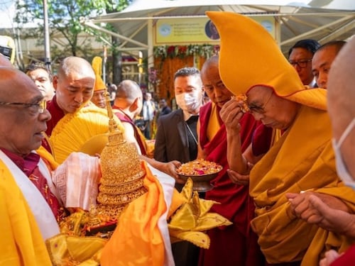 ༧གོང་ས་མཆོག་དགུང་གྲངས་༩༠ལ་ཕེབས་པ་དང་བསྟུན་ནས་ཤྲི་ལངྐ་རུ་སངས་རྒྱས་སྟོང་སྐུའི་གཙུག་ལག་ཁང་ཞིག་བཞེངས་འཆར་ཡོད་པ།