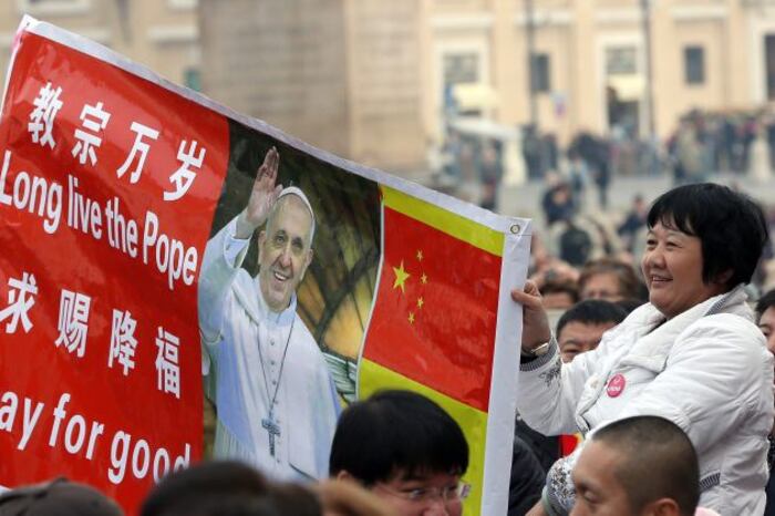 རྒྱ་ནག་གི་ཆོས་དད་པ་ཚོ་ཡེ་ཤུའི་རྣམ་དག་ཆོས་ལུགས་ཀྱི་ལྟེ་གནས་(Vatican)དུ། ༢༠༡༤