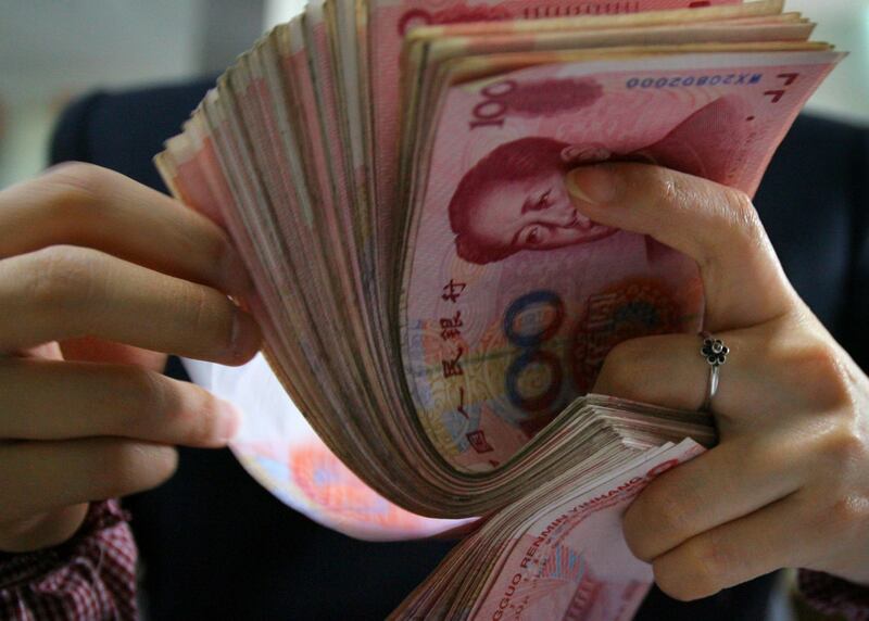 2024年,中国各地接连传出事业单位员工被降薪和取消福利的消息。(路透社资料图片)