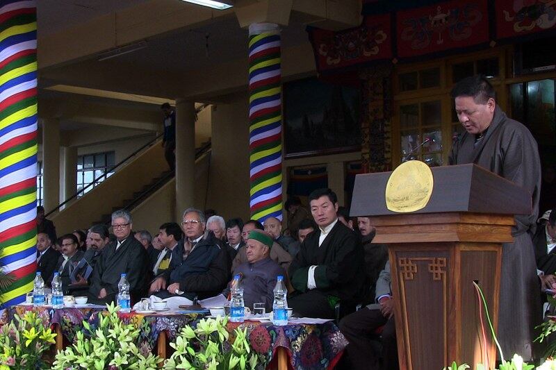 བོད་མི་མང་སྤྱི་འཐུས་ལྷན་ཚོགས་ཀྱི་ཚོགས་གཙོ་སྤེན་པ་ཚེ་རིང་མཆོག་གིས་གསུང་བཤད་གནང་བཞིན་པ། ༢༠༡༤།༡༢།༡༠