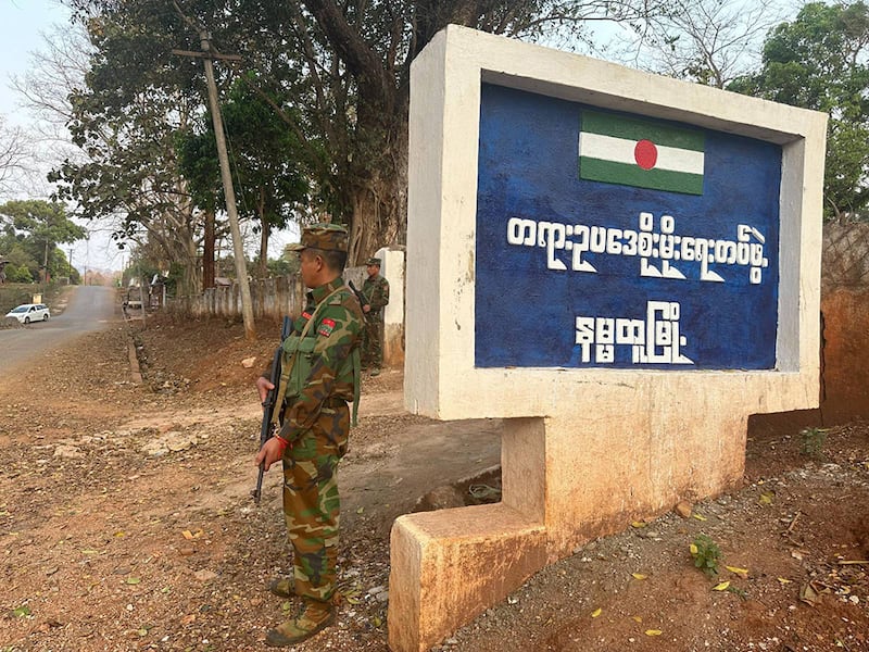 နမ္မတူမြို့ TNLA တရားဥပဒေ စိုးမိုးရေးဌာန တာဝန်ရှိသူများကို ၂၀၂၄ ခုနှစ် မတ်လ ၂၇ ရက်နေ့က တွေ့ရစဉ်။ (Photo: RFA)