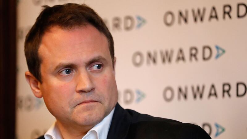 国会外交委员会主席图根哈特(Tom Tugendhat)29日就质询政府,是否计划利用国际机制如世界卫生组织(WHO)、七大工业国集团组织(G7)或二十国集团(G20)等国际会议上,追究中国试图误导国际社会、控制关于武汉肺炎说法的责任。(法新社资料图片)