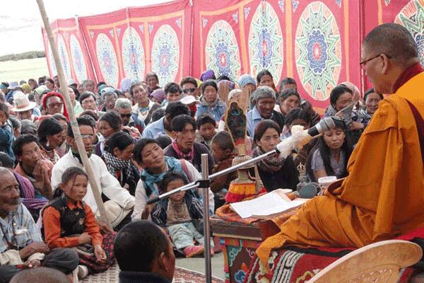 སེར་བྱེས་མཁས་སྙན་གྲྭ་ཚང་གི་ལྷ་རམས་དགེ་བཤེས་མཁས་གྲུབ་ནོར་བཟང་ལགས་ལ་དྭགས་སུ་གདན་ཞུས་ཀྱིས་བོད་མི་དང་ཡུལ་མི་རྣམས་ལ་དུས་དབང་སྔོན་འགྲོའི་ཆོས་བཤད་དང་།ནང་ཆོས་ངོ་སྤྲོད།དངོས་གཞི་མཇུག་བགྲོ་གླེང་གནང་བ།