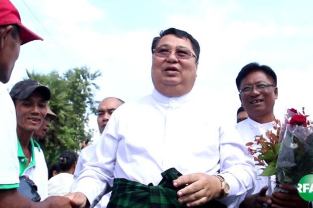 အမျိုးသားလွှတ်တော် ကိုယ်စားလှယ်လောင်း ဇေကမ္ဘာဦးခင်ရွှေ စက်တင်ဘာလ ၃ဝ ရက်နေ့က ရန်ကုန်တိုင်းဒေသကြီး၊ ကော့မှူးမြို့နယ်မှာ မဲဆွယ်စည်းရုံးစဉ်