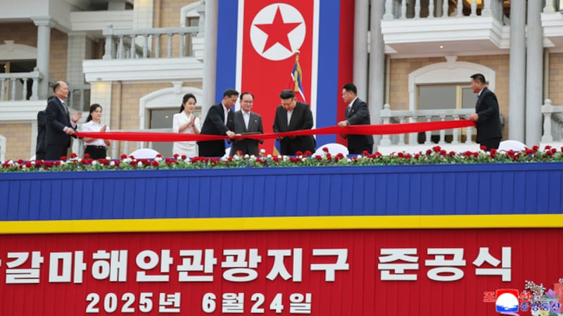 북한 관영매체 노동신문은 26일 강원도 원산 갈마해안관광지구 준공식이 지난 24일 진행됐다고 보도했다.