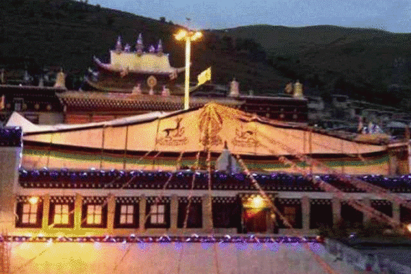 ཁམས་རྟའུ་རྫོང་ཐོག་ཉ་མཚོ་དགོན་པའི་ཉེ་འདབས་སུ་བཙུན་མ་ཞིག་གིས་རང་ལུས་བསྲེགས་ཏེ་རྒྱ་གཞུང་ལ་ངོ་རྒོལ་སྤེལ་བ།