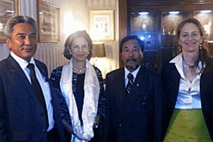 ཡོ་རོབ་དམིགས་བསལ་སྐུ་ཚབ་སྐལ་བཟང་རྒྱལ་མཚན་ལགས་དང་ལྕམ་མ་རིཡོ་ཨོ་ཊེ་རོ་མཆོག་དབར་མཇལ་མོལ་གནང་བ།