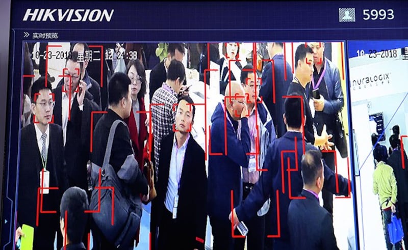 中国企业海康威视展示的面部跟踪技术产品(美联社)