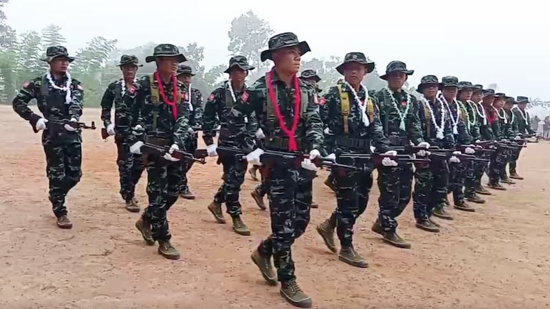 ကရင်နီ အမျိုးသားတိုးတက်ရေးပါတီ (KNPP) တပ်ဖွဲ့ဝင်တချို့အား ၂၀၂၁ ခုနှစ် ဇွန်လ ၂၅ ရက်နေ့က တွေ့ရစဉ် (Photo: RFA)
