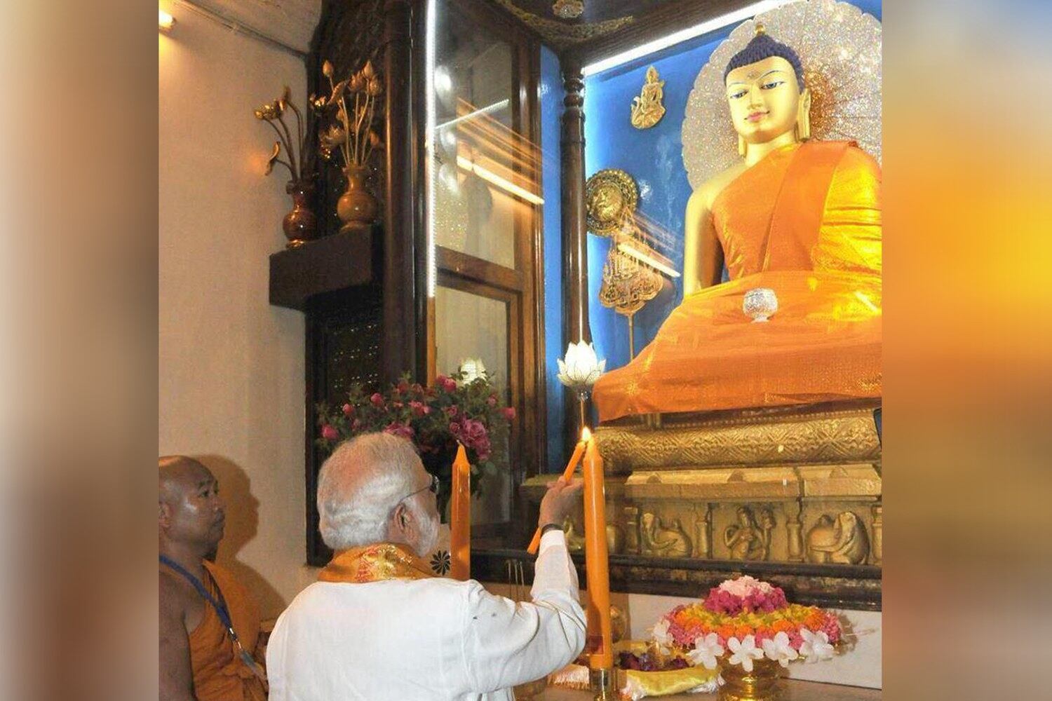 རྒྱ་གར་གྱི་སྲིད་བློན་Narendra Modམཆོག་གནས་མཆོག་རྡོ་རྗེ་གདན་ལ་ཕེབས་སྐབས། ༢༠༡༥།༩།