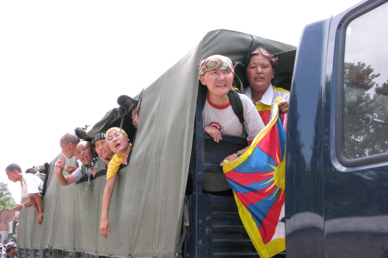 ༢༠༠༨ལོར་བལ་ཡུལ་ཉེན་རྟོག་པས་བོད་མི་ལས་འགུལ་བ་མང་པོ་འཇུ་བཟུང་བྱེད་བཞིན་པ།